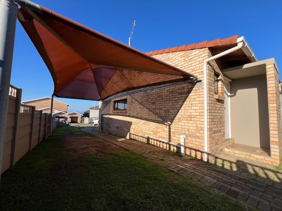 3 Bedroom Property for Sale in Wavecrest Eastern Cape